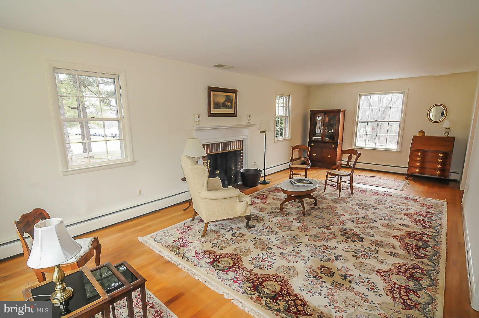 9119 Northfield Road Ellicott City, MD 21042 - Photo 7 of 24 Living Room