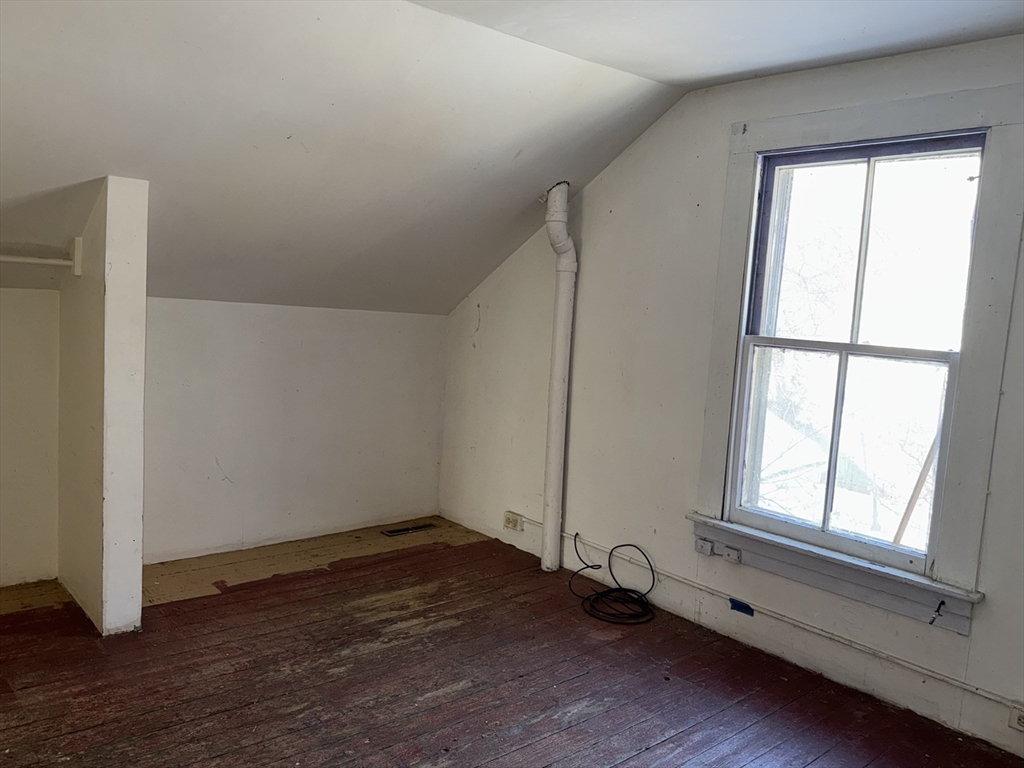 61 Woodmont Road Northampton, MA 01060 - Photo 13 of 18