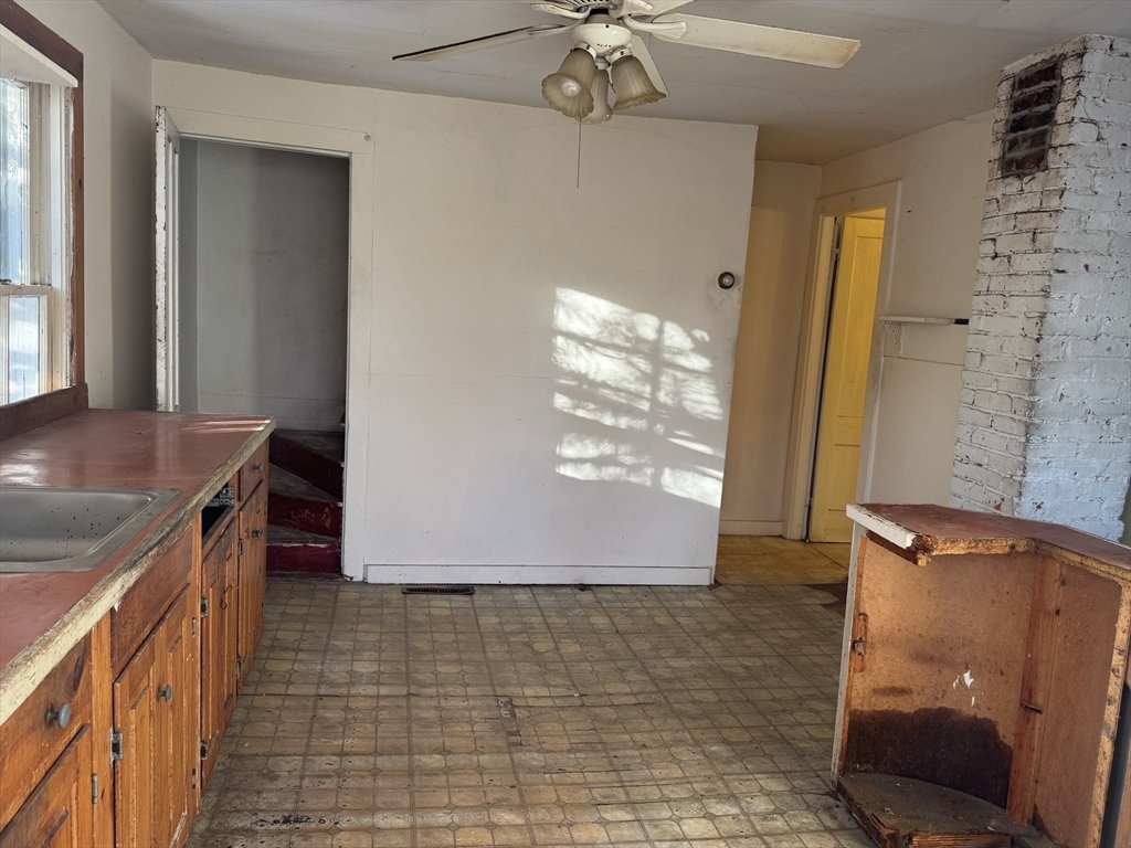 61 Woodmont Road Northampton, MA 01060 - Photo 6 of 18