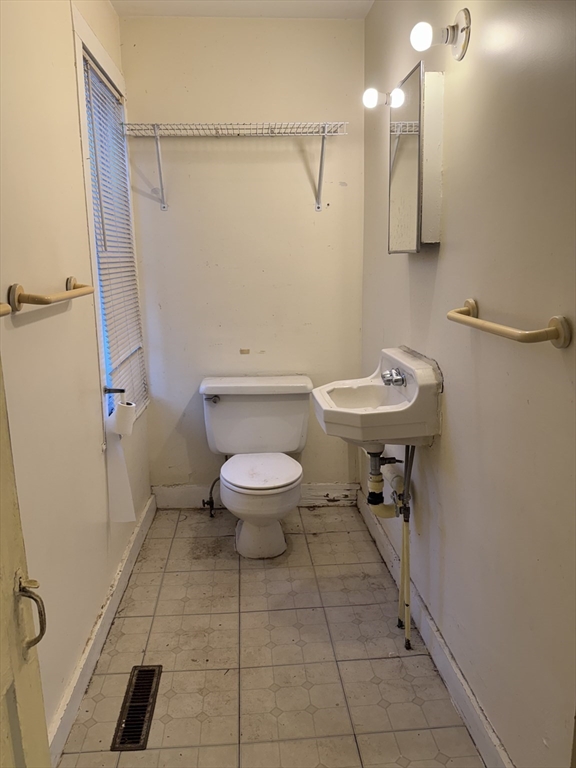 61 Woodmont Road Northampton, MA 01060 - Photo 8 of 18