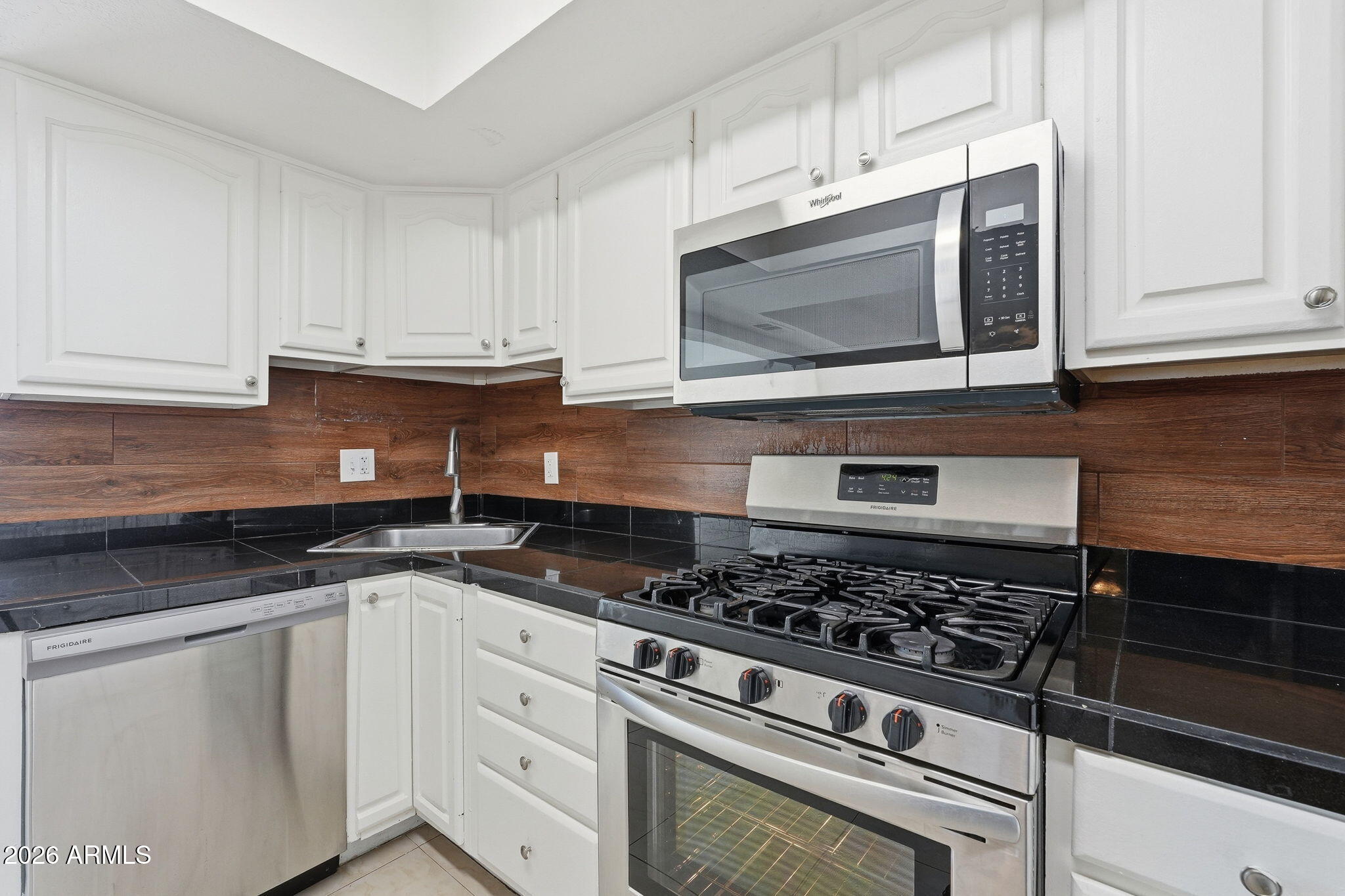 2254 West Wethersfield Road Phoenix, AZ 85029 - Photo 11 of 35 013_ListerPros