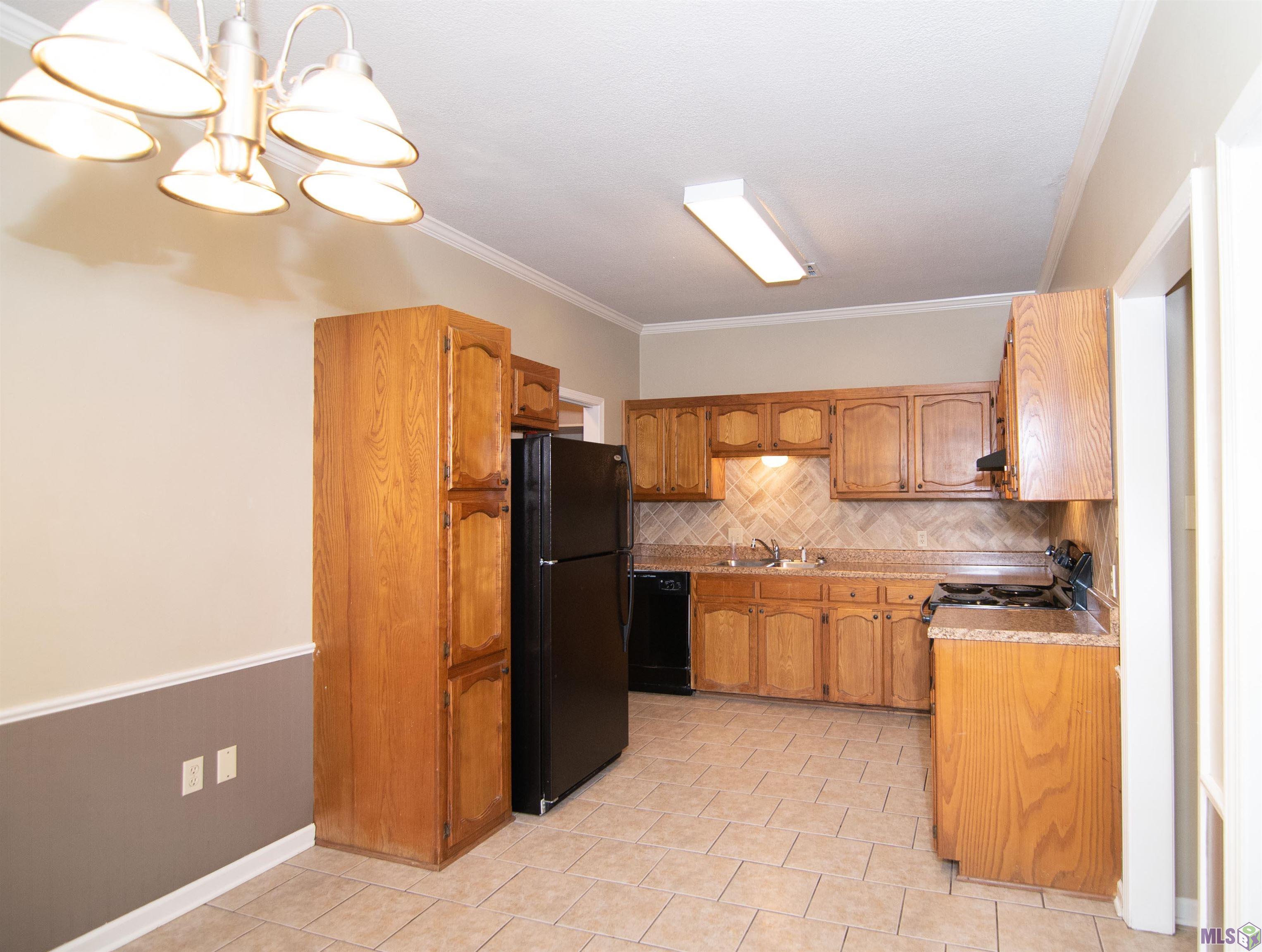9434 Pecan Tree Drive Baton Rouge, LA 70810 - Photo 1 of 18 Kitchen