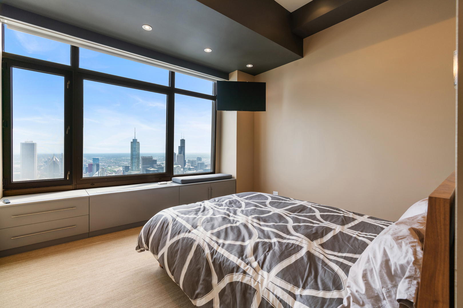 175 East Delaware Place, Unit 9210 Chicago, IL 60611 - Photo 36 of 66