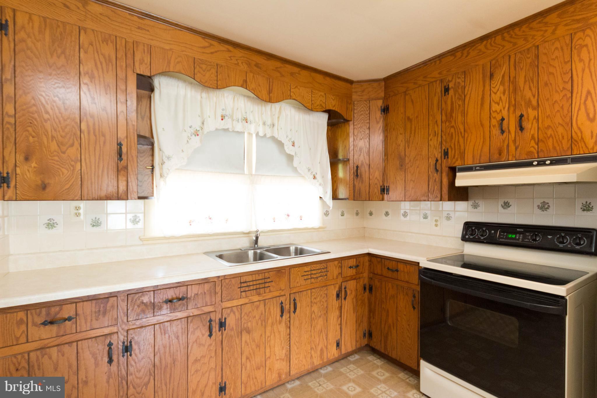 9320 Burke Road Burke, VA 22015 - Photo 11 of 29 Kitchen