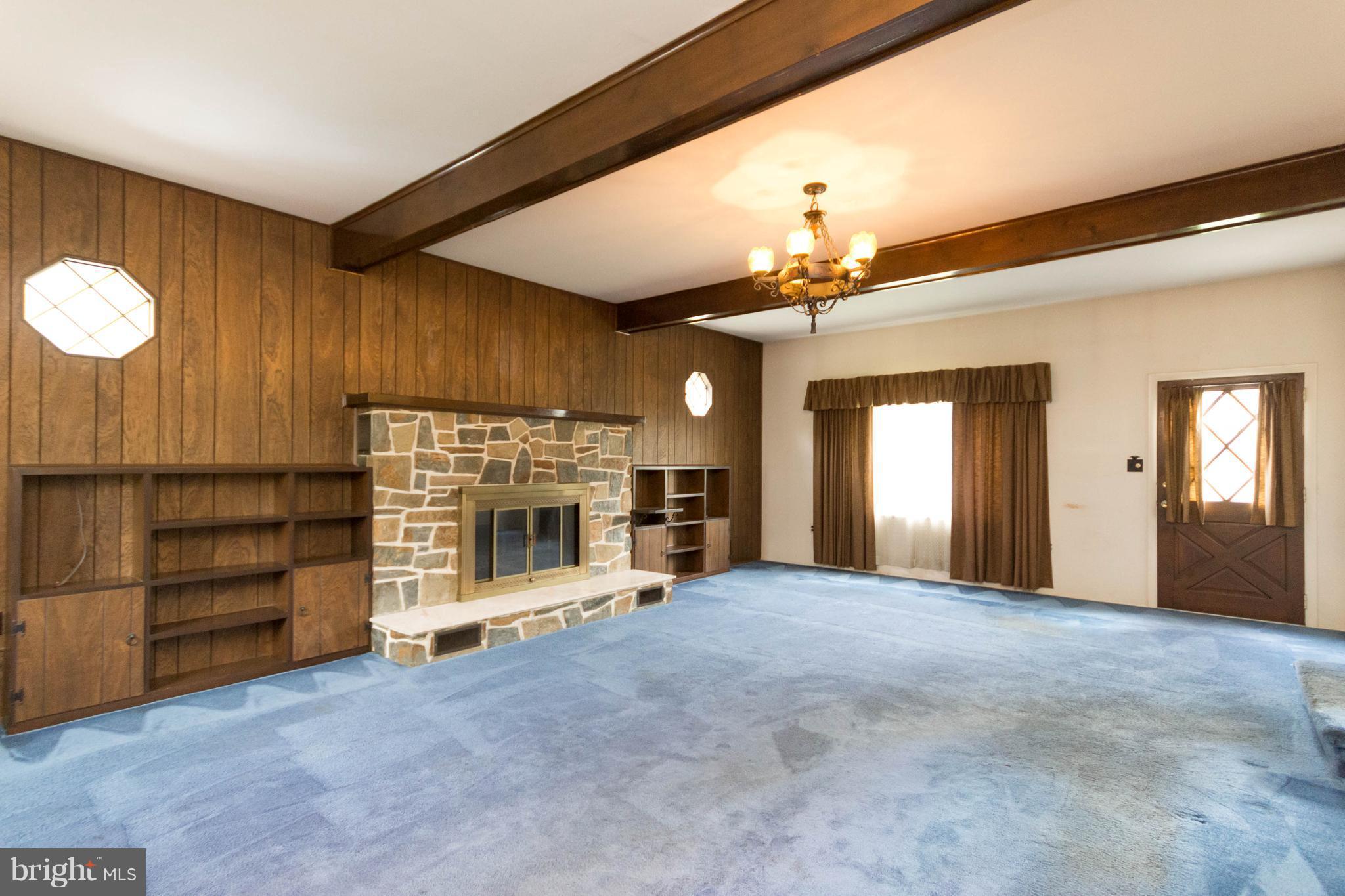 9320 Burke Road Burke, VA 22015 - Photo 15 of 29 Living Room