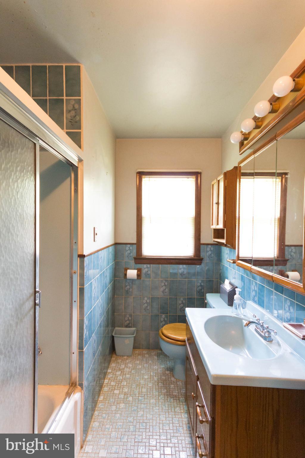 9320 Burke Road Burke, VA 22015 - Photo 21 of 29 Bath