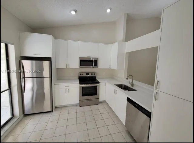 $2,500 | 9336 Ketay Circle, Boca Raton, FL 33428