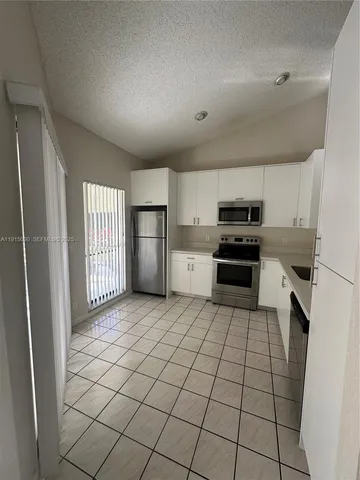 $2,500 | 9336 Ketay Circle, Boca Raton, FL 33428