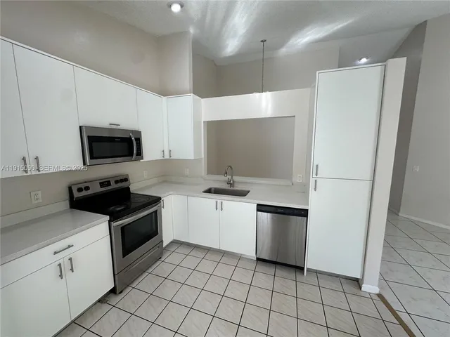 $2,500 | 9336 Ketay Circle, Boca Raton, FL 33428