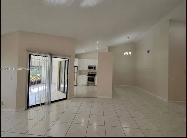 $2,500 | 9336 Ketay Circle, Boca Raton, FL 33428