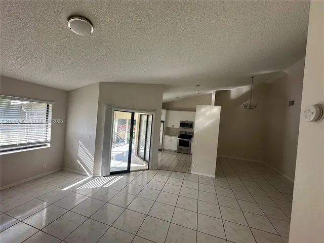 $2,500 | 9336 Ketay Circle, Boca Raton, FL 33428