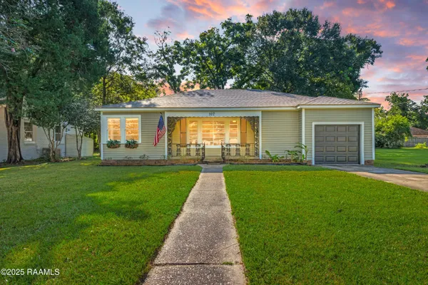 $1,695 | 107 Acadian Drive, Lafayette, LA 70503