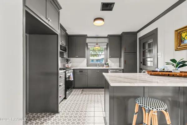 $1,695 | 107 Acadian Drive, Lafayette, LA 70503