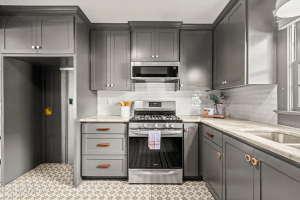 $1,695 | 107 Acadian Drive, Lafayette, LA 70503