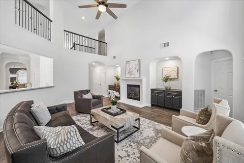$925,000 | 6211 Alameda Point Lane, Houston, TX 77041