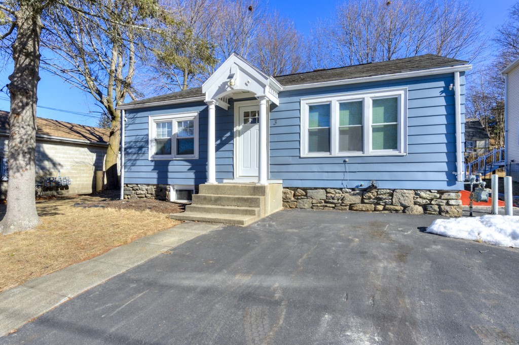 3 Maranda Street Worcester, MA 01604 - Photo 2 of 28