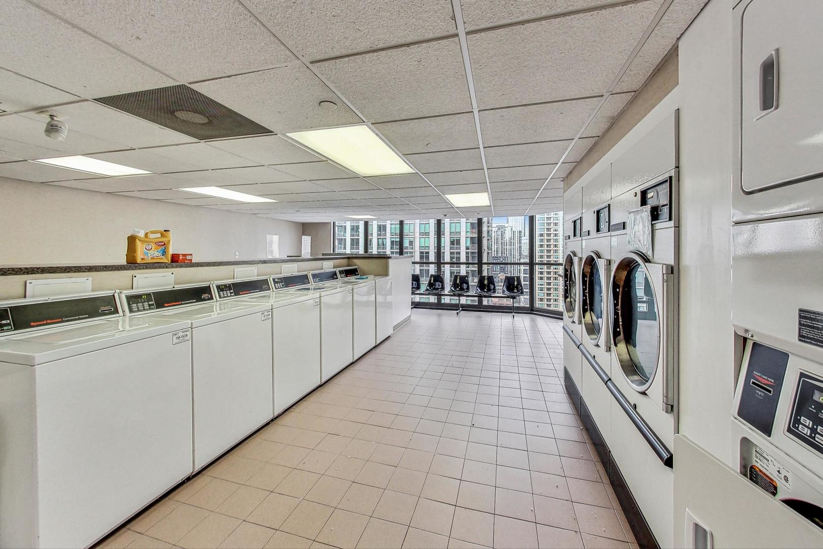 10 East Ontario Street, Unit 1205 Chicago, IL 60611 - Photo 25 of 30 a hallway with cabinets