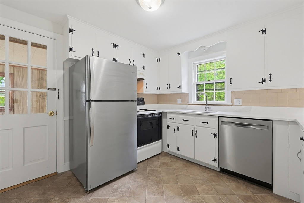 31 Cold Spring Road Holliston, MA 01746 - Photo 13 of 35 Gallery Image 13