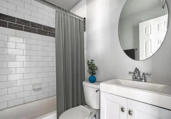 $2,195 | 2204 West Rosedale Street South, Fort Worth, TX 76110