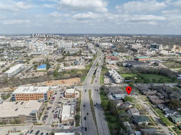 $2,195 | 2204 West Rosedale Street South, Fort Worth, TX 76110