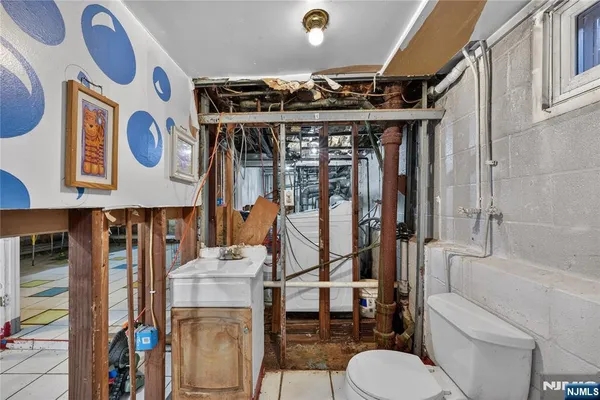 $399,000 | 241 Halsted Street, East Orange, NJ 07018