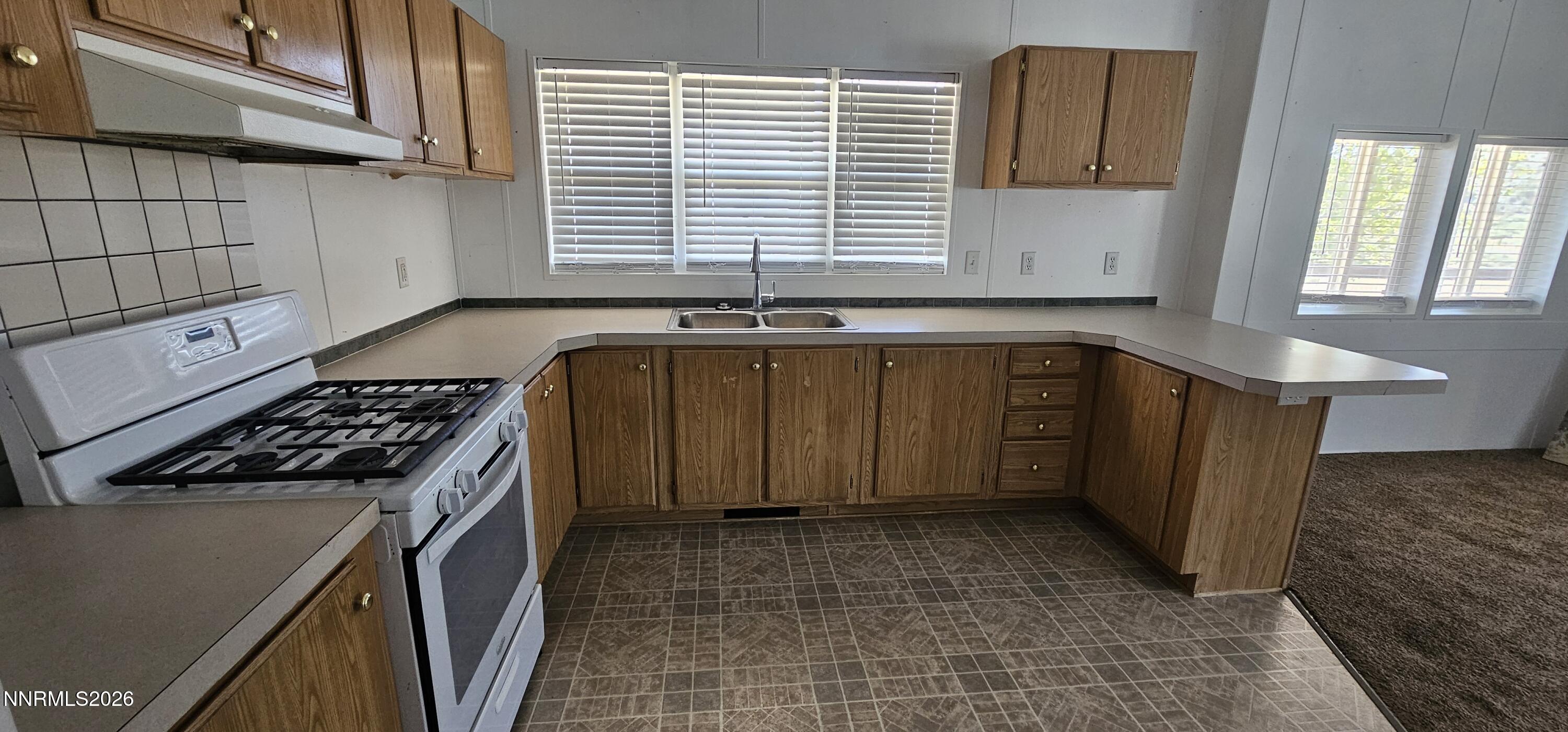 121 Del Drive Kingston, NV 89310 - Photo 9 of 19 Spacious kitchen