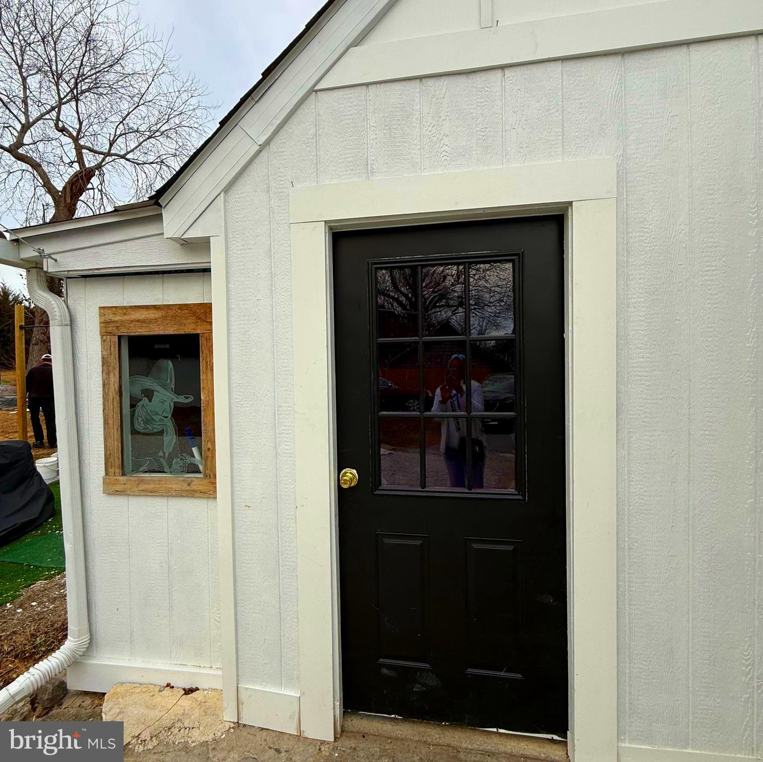 111 Branch Street Berlin, MD 21811 - Photo 7 of 14 Entrance to inlaw suite or office