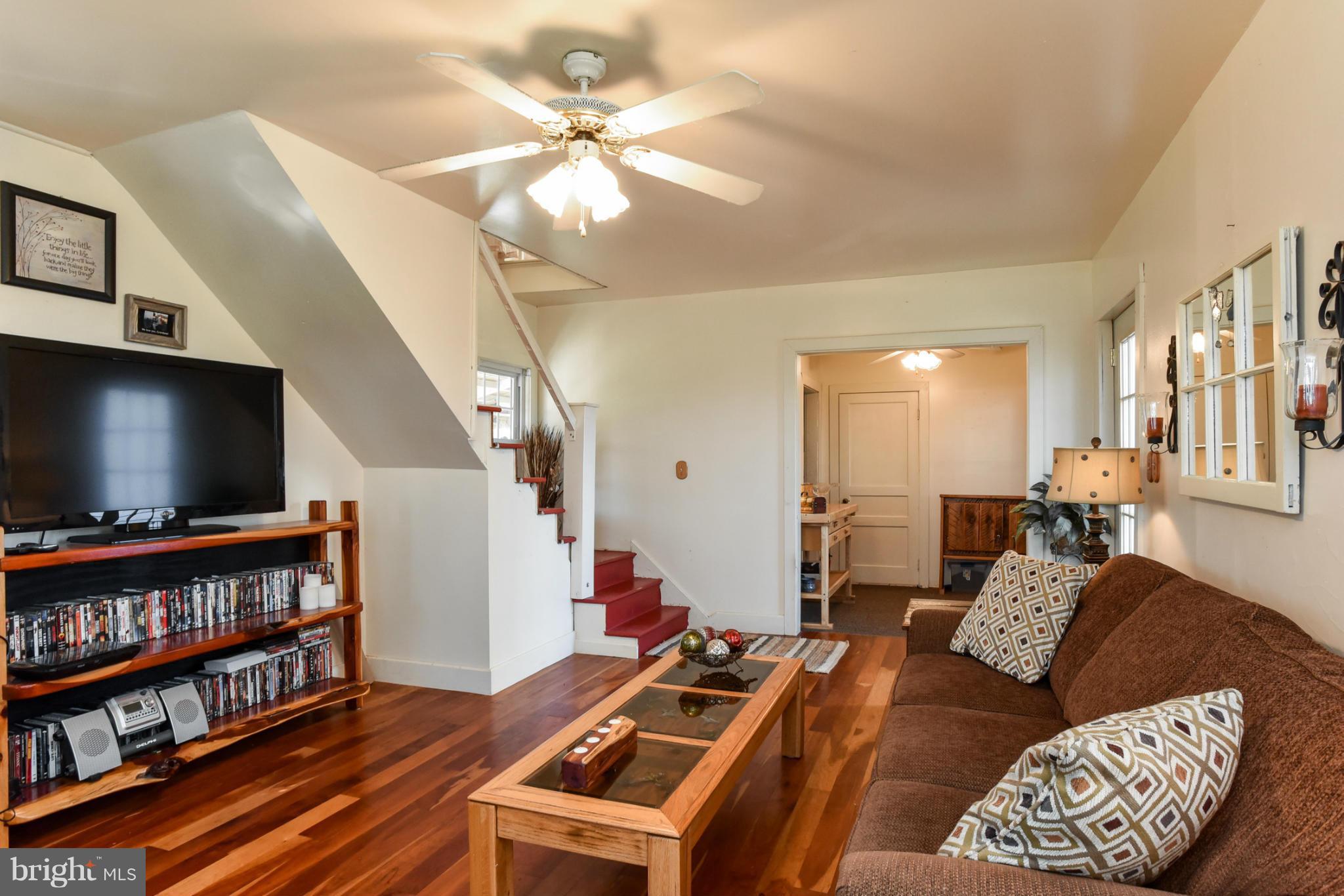 6629 Beach Road Warrenton, VA 20187 - Photo 26 of 30 Living Room