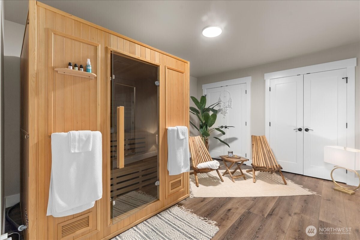 214 Solomon Loop Northwest East Wenatchee, WA 98802 - Photo 24 of 38 a living room with furniture and a potted plant