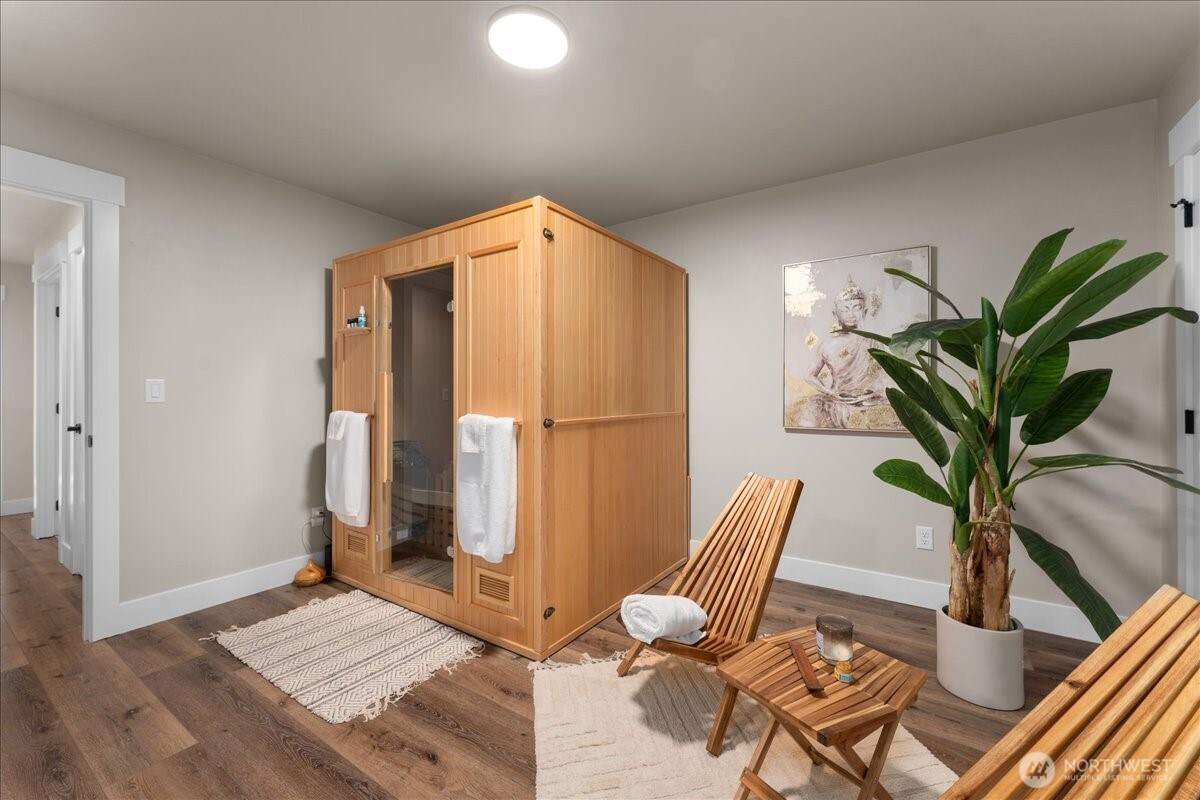 214 Solomon Loop Northwest East Wenatchee, WA 98802 - Photo 25 of 38 a living room with furniture and a potted plant