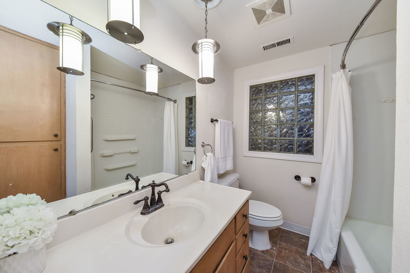 684 Robertson Road South Elgin, IL 60177 - Photo 11 of 18 a bathroom with a sink toilet and shower