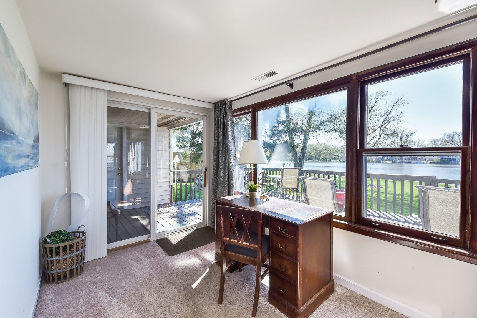 684 Robertson Road South Elgin, IL 60177 - Photo 8 of 18 a room with furniture and a window