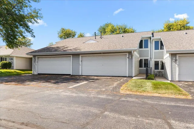 $250,000 | 217 Hartford Square, Hartford, WI 53027