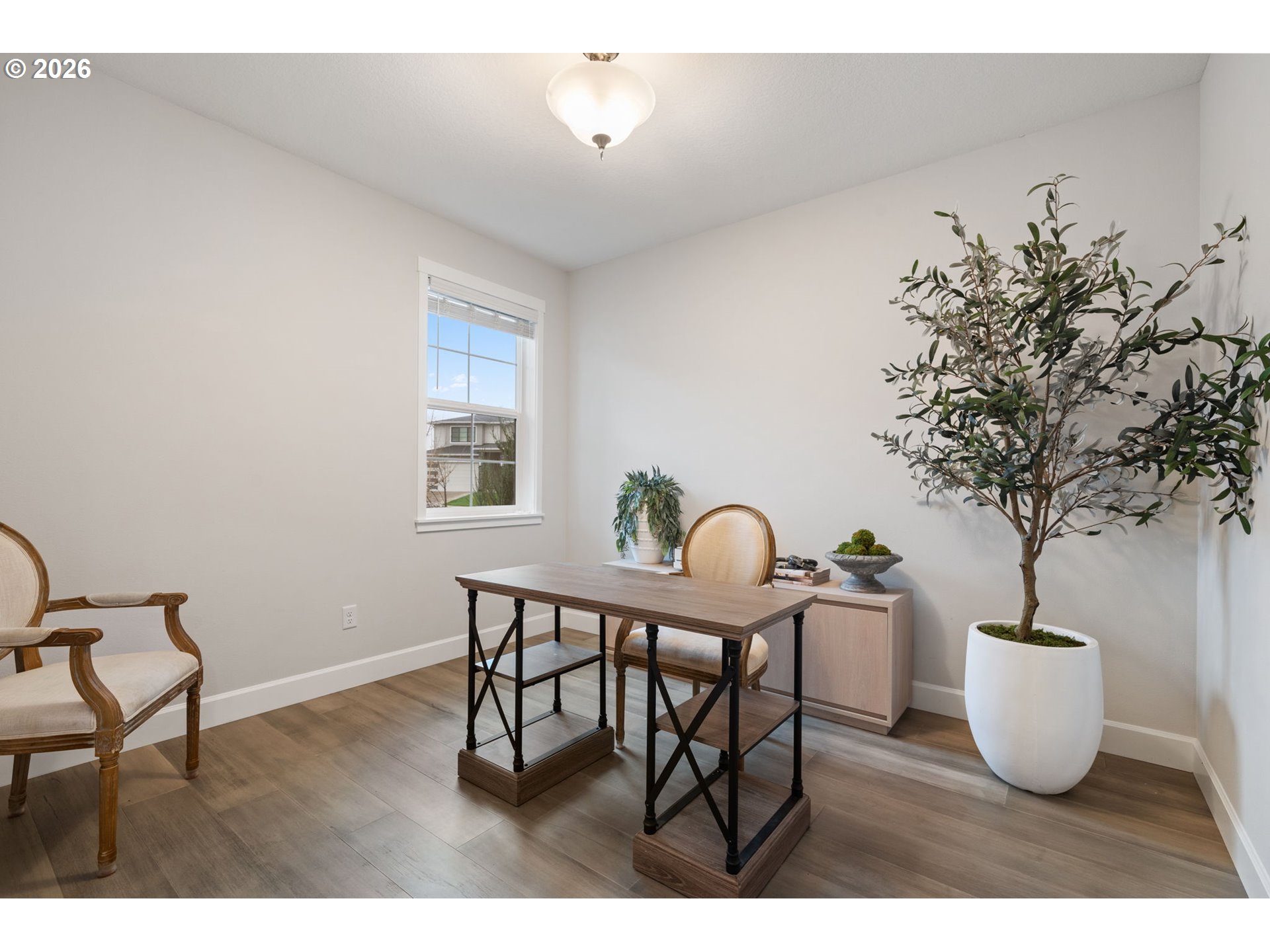 4024 South Winery Way Ridgefield, WA 98642 - Photo 4 of 48 a view of a dining room with furniture and a potted plant