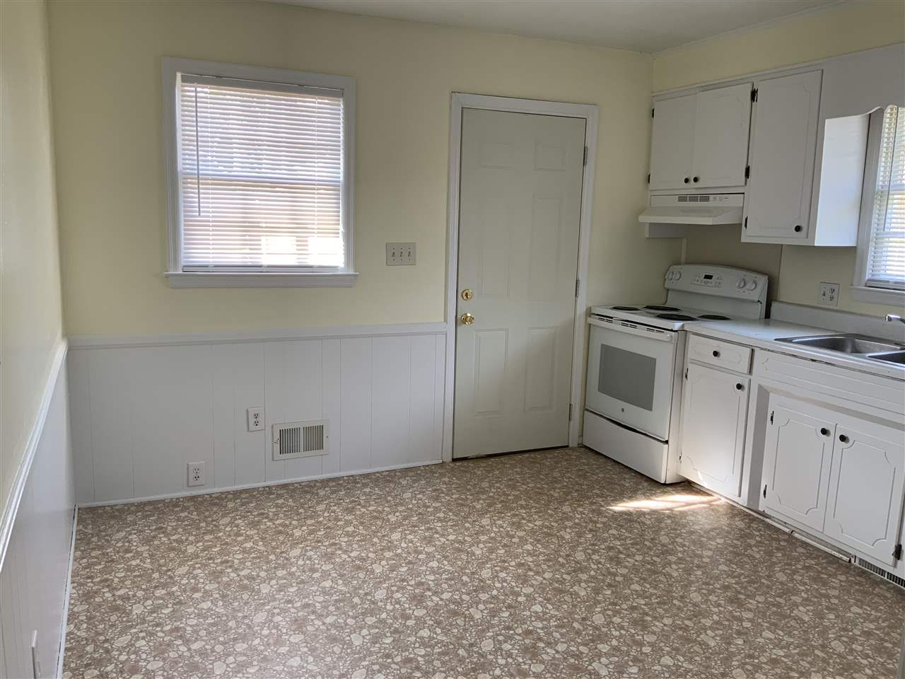 201 Tanglewood Road Wellford, SC 29385 - Photo 3 of 21