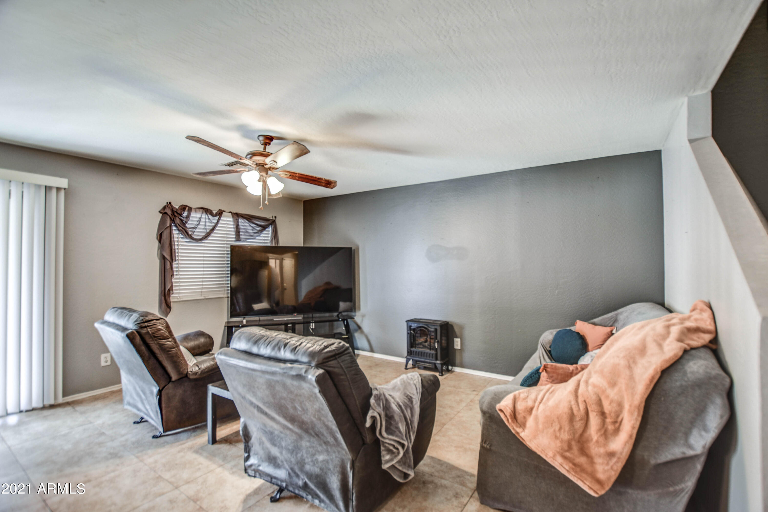 8609 West Cordes Road Tolleson, AZ 85353 - Photo 5 of 23 Living room