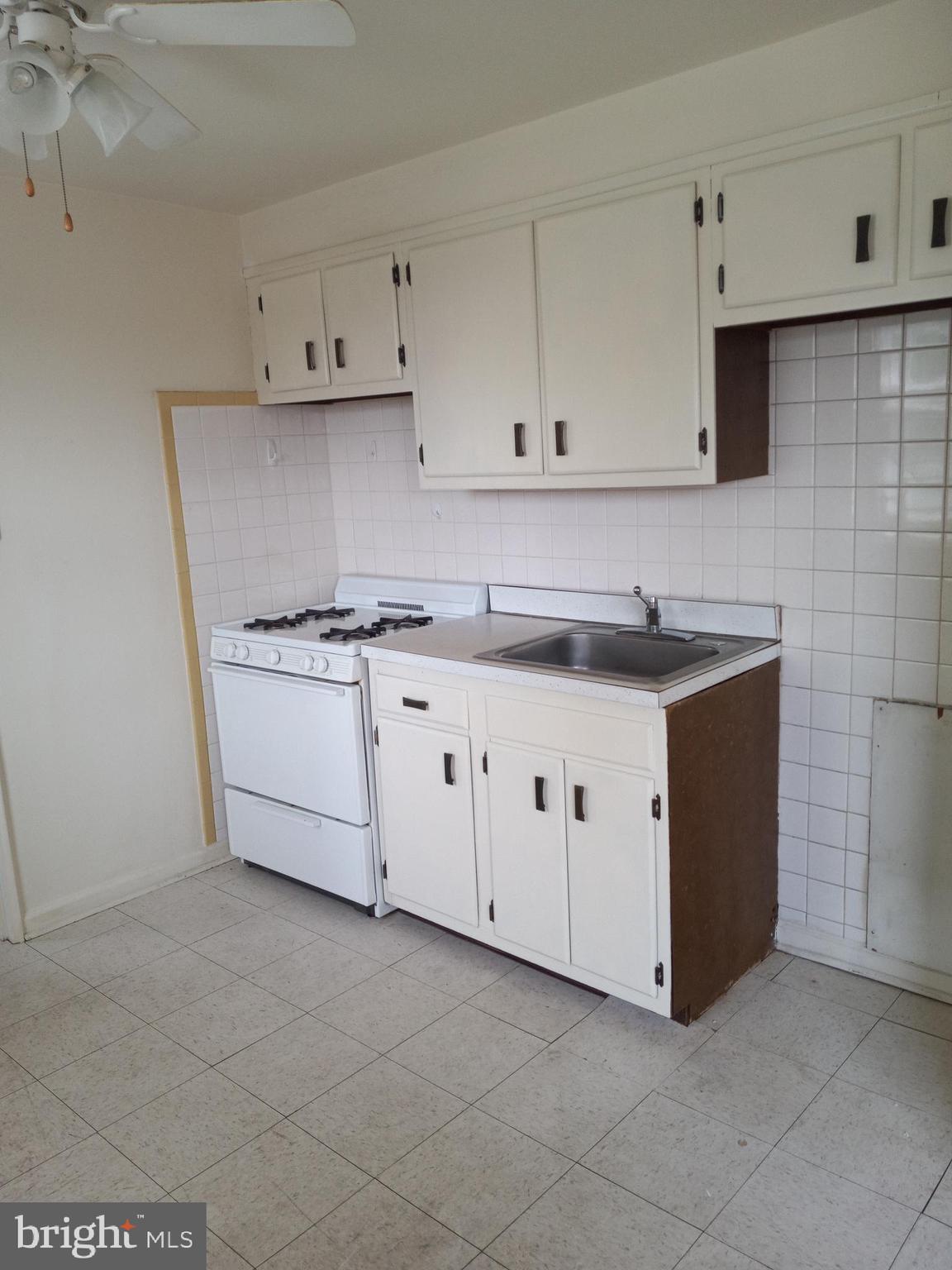 7240 Dungan Road Philadelphia, PA 19111 - Photo 6 of 15