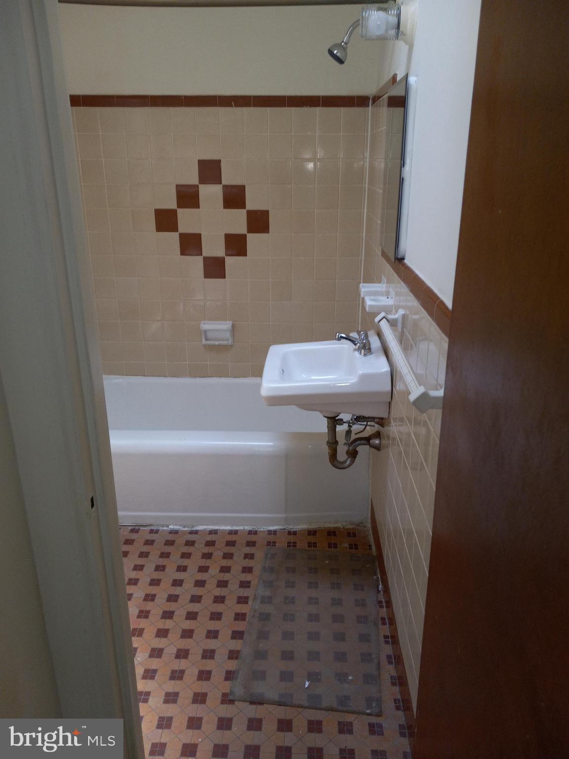 7240 Dungan Road Philadelphia, PA 19111 - Photo 10 of 15