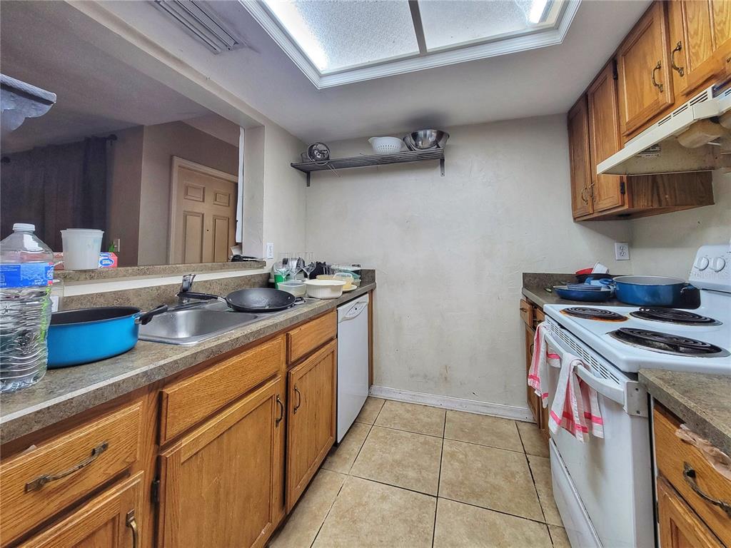 931 Southwest 57 Terrace Gainesville, FL 32607 - Photo 8 of 29 Gallery Image 8