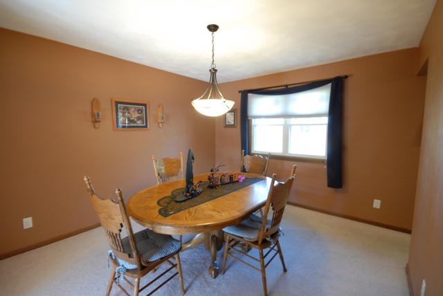 4154 Gloucester Road Roscoe, IL 61073 - Photo 4 of 22 a dining room with furniture and window