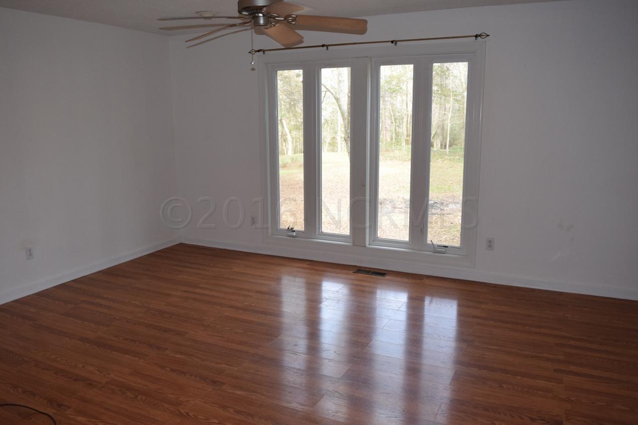 1998 Hoods Creek Road New Bern, NC 28562 - Photo 4 of 22 Spacious Dining Room