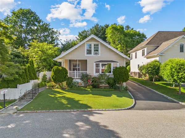 $4,500 | 15 Pershing Avenue, Locust Valley, NY 11560