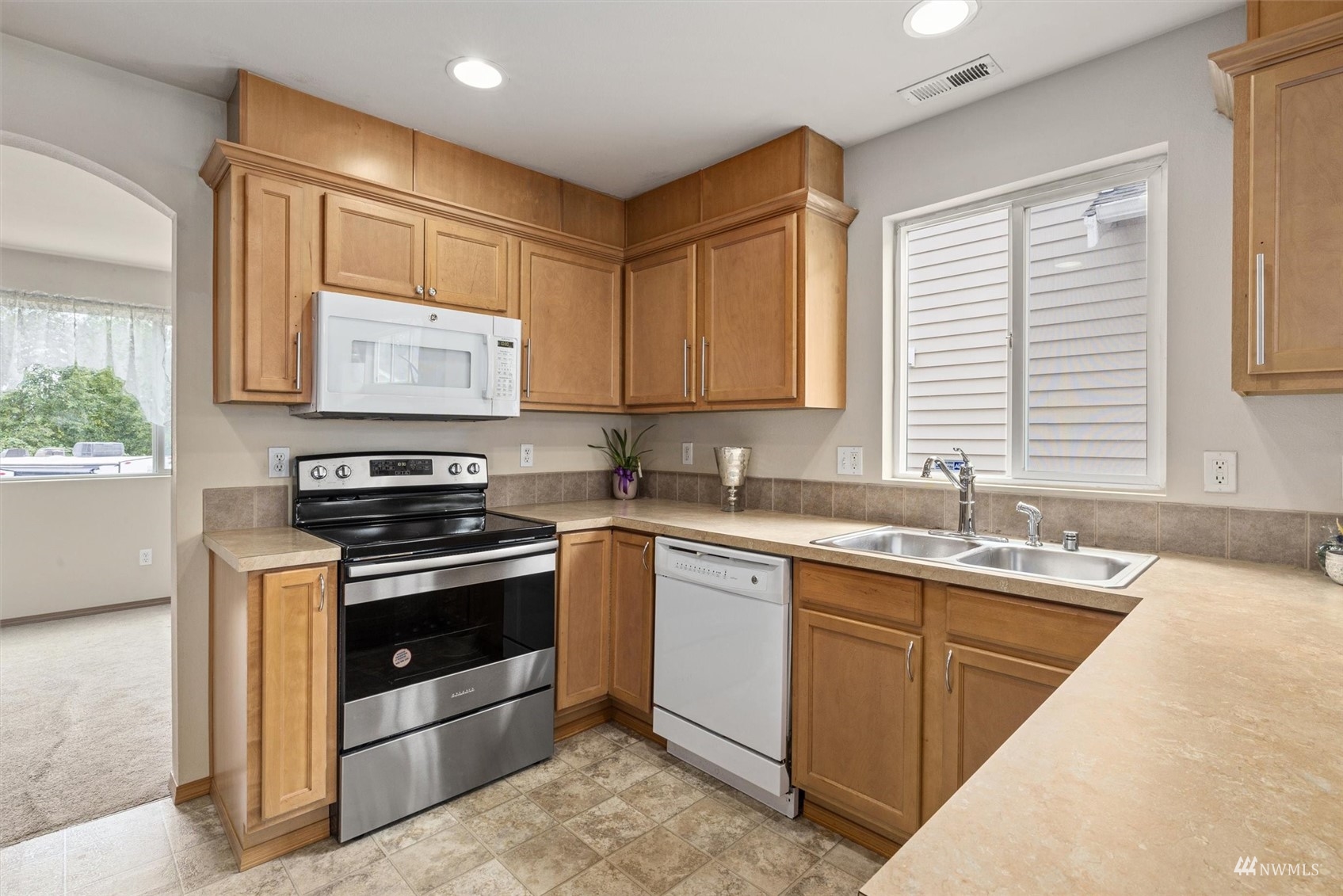 2011 126th Place Southwest Everett, WA 98204 - Photo 5 of 34