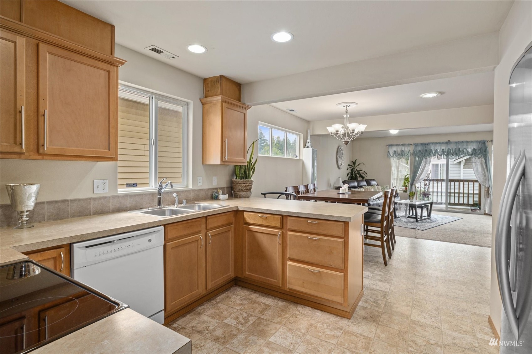 2011 126th Place Southwest Everett, WA 98204 - Photo 7 of 34