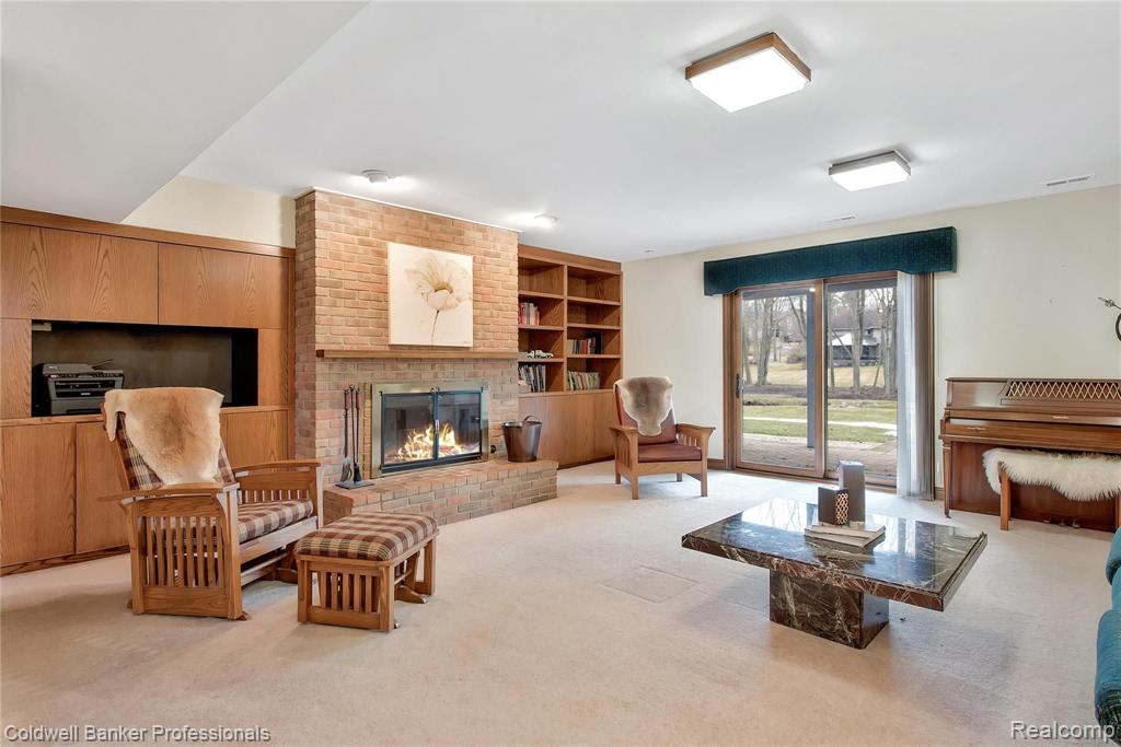 135 West Hickory Grove Road Bloomfield Hills, MI 48304 - Photo 24 of 42