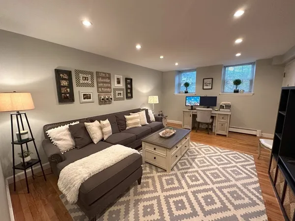 $2,800 | 26 John Street, Unit B, Brookline, MA 02446