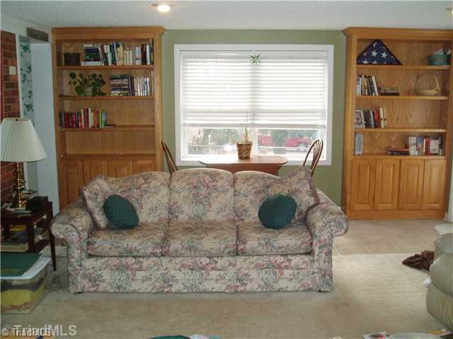 2522 Weymoth Road Winston-Salem, NC 27103 - Photo 6 of 11 Den/Family/Great Room.