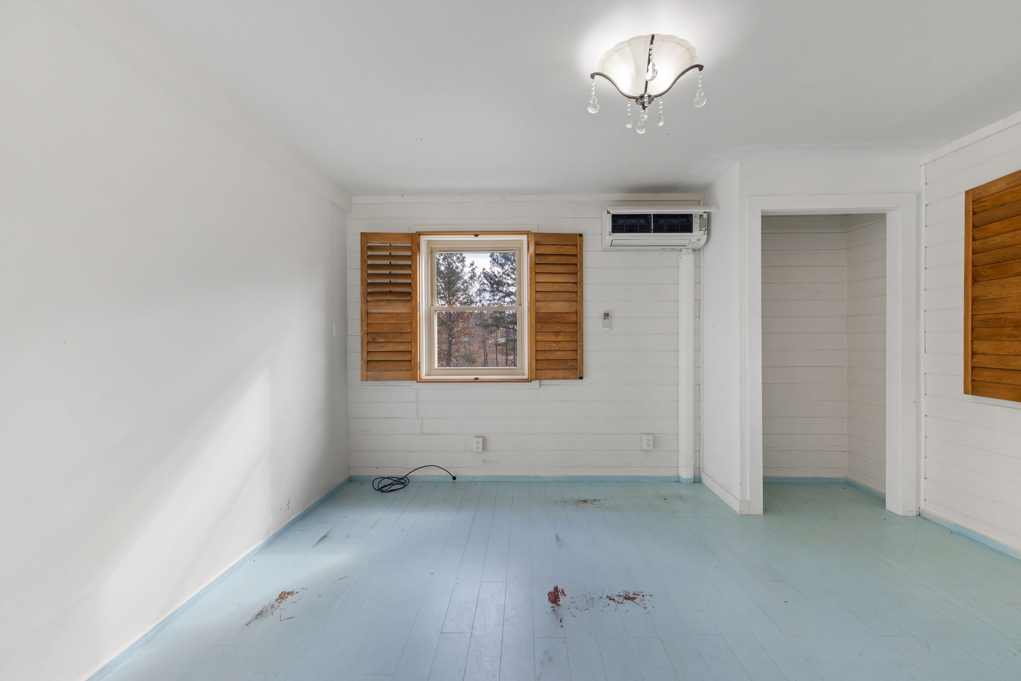 9680 Buttermilk Ridge Road Lawrenceburg, TN 38464 - Photo 20 of 61 an empty room with a window