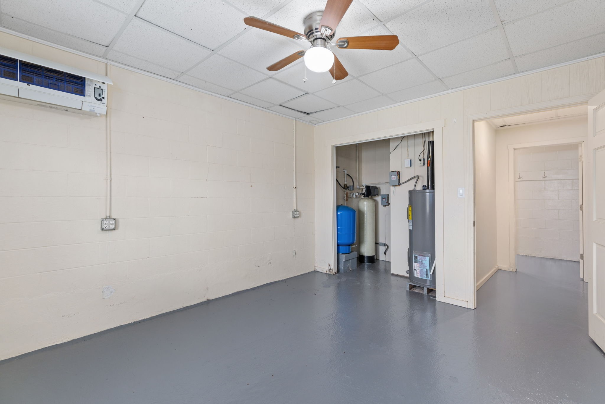 9680 Buttermilk Ridge Road Lawrenceburg, TN 38464 - Photo 24 of 61 a view of a livingroom with a fireplace