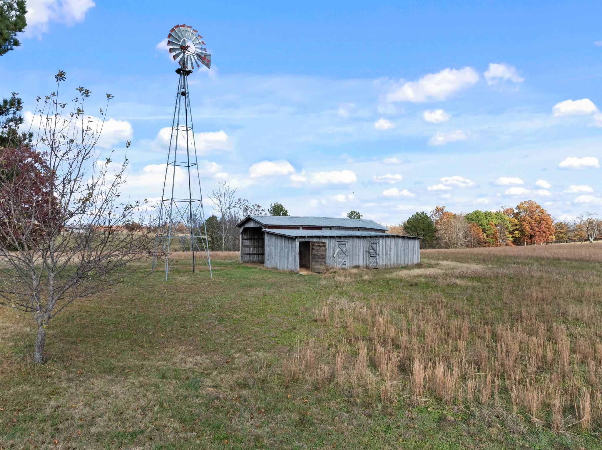9680 Buttermilk Ridge Road Lawrenceburg, TN 38464 - Photo 7 of 61 a front view of a house with a yard